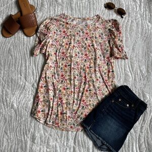 NEW!🤩 Floral Short-Sleeve Women's Top - Pink & Green Floral Print